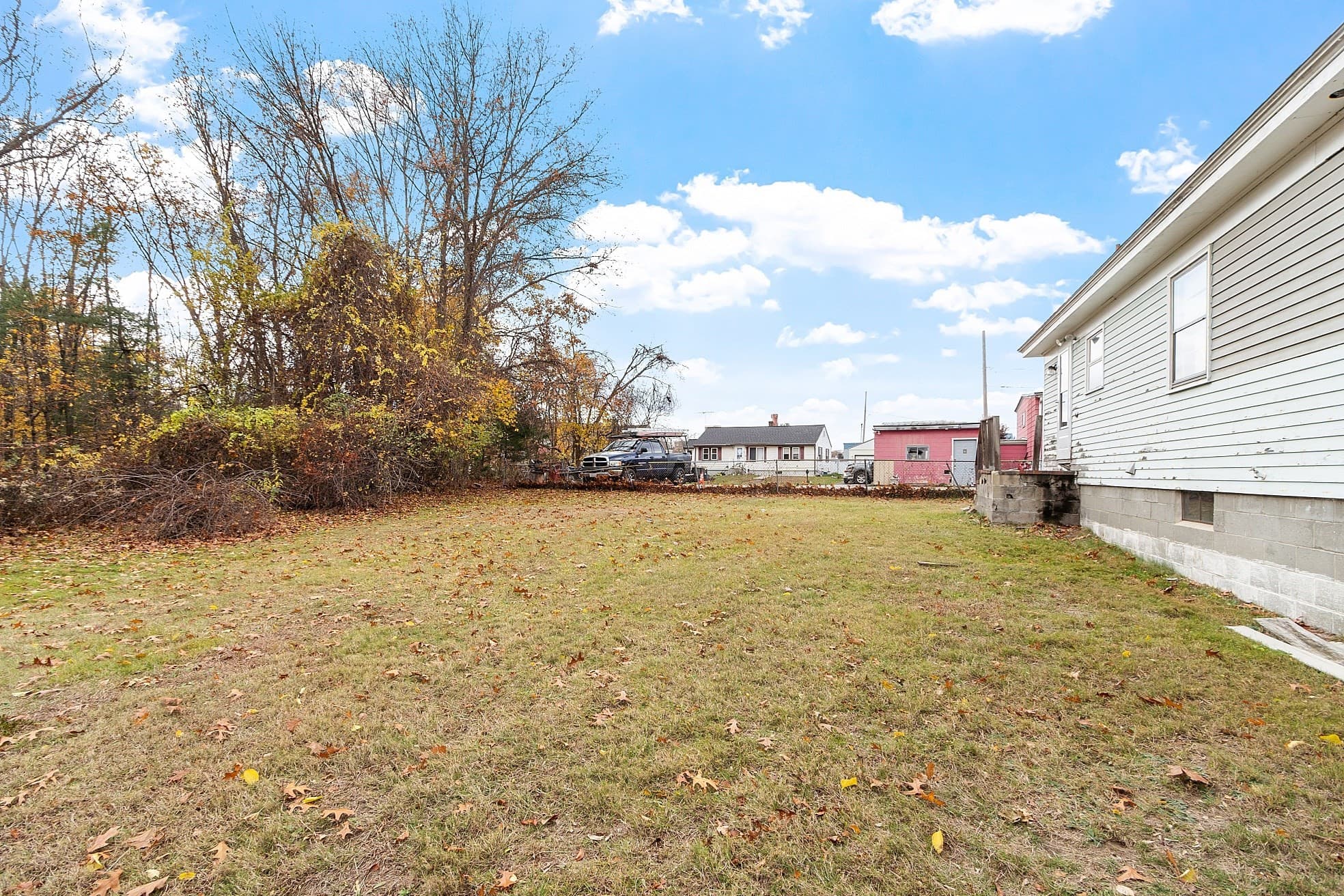 Single Family Residence at 1064 Lakeview Ave, Dracut MA 01826, photo 5 of 30
