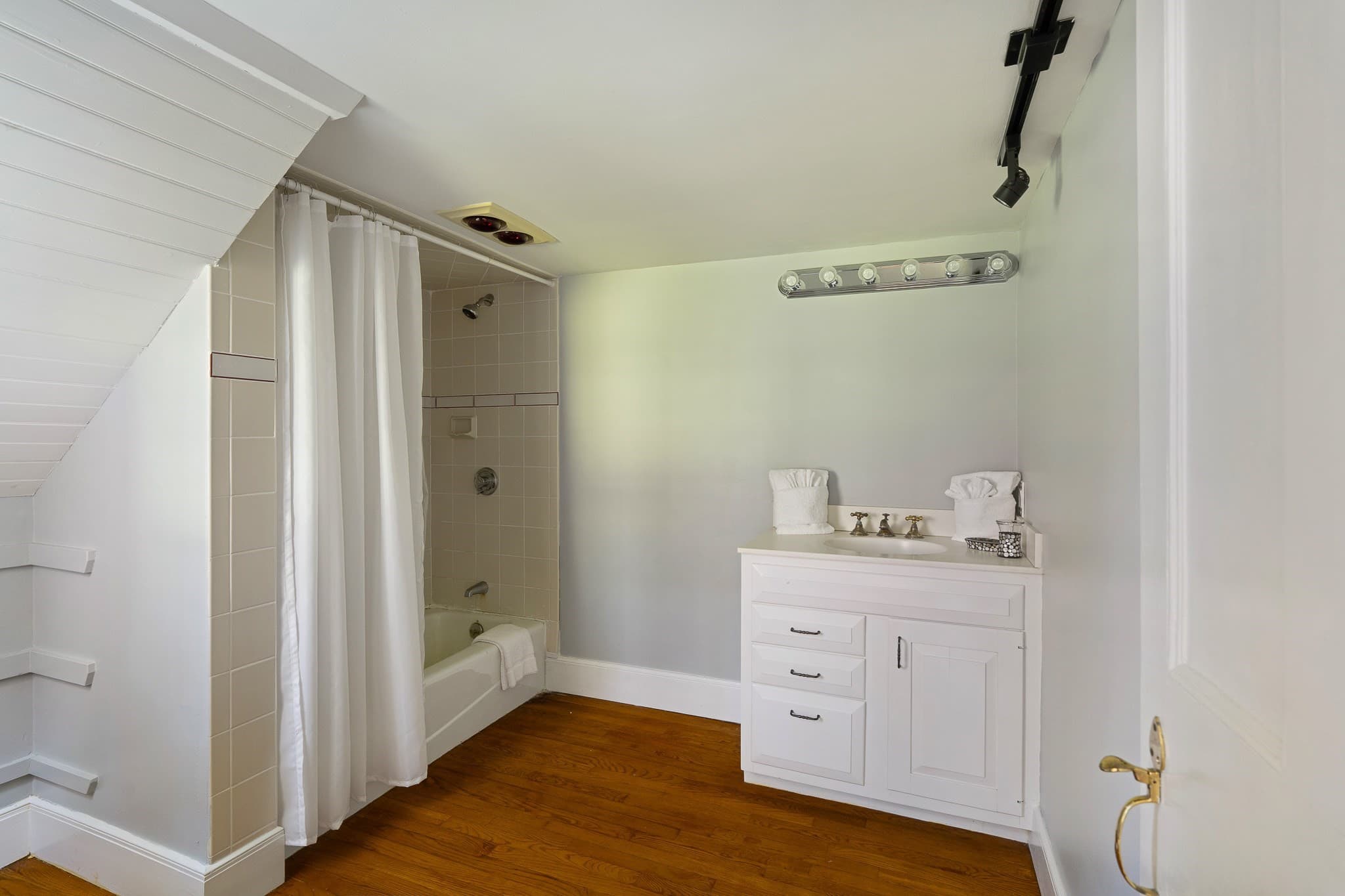 Single Family Residence at 15 Tamarack Lane, Oak Bluffs MA 02557, photo 28 of 42