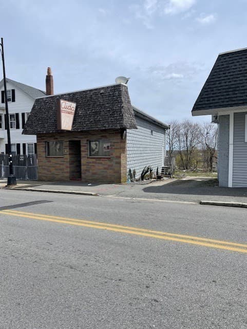 Single Family Residence at 770 County St, New Bedford MA 02740, New Bedford, photo 3 of 8