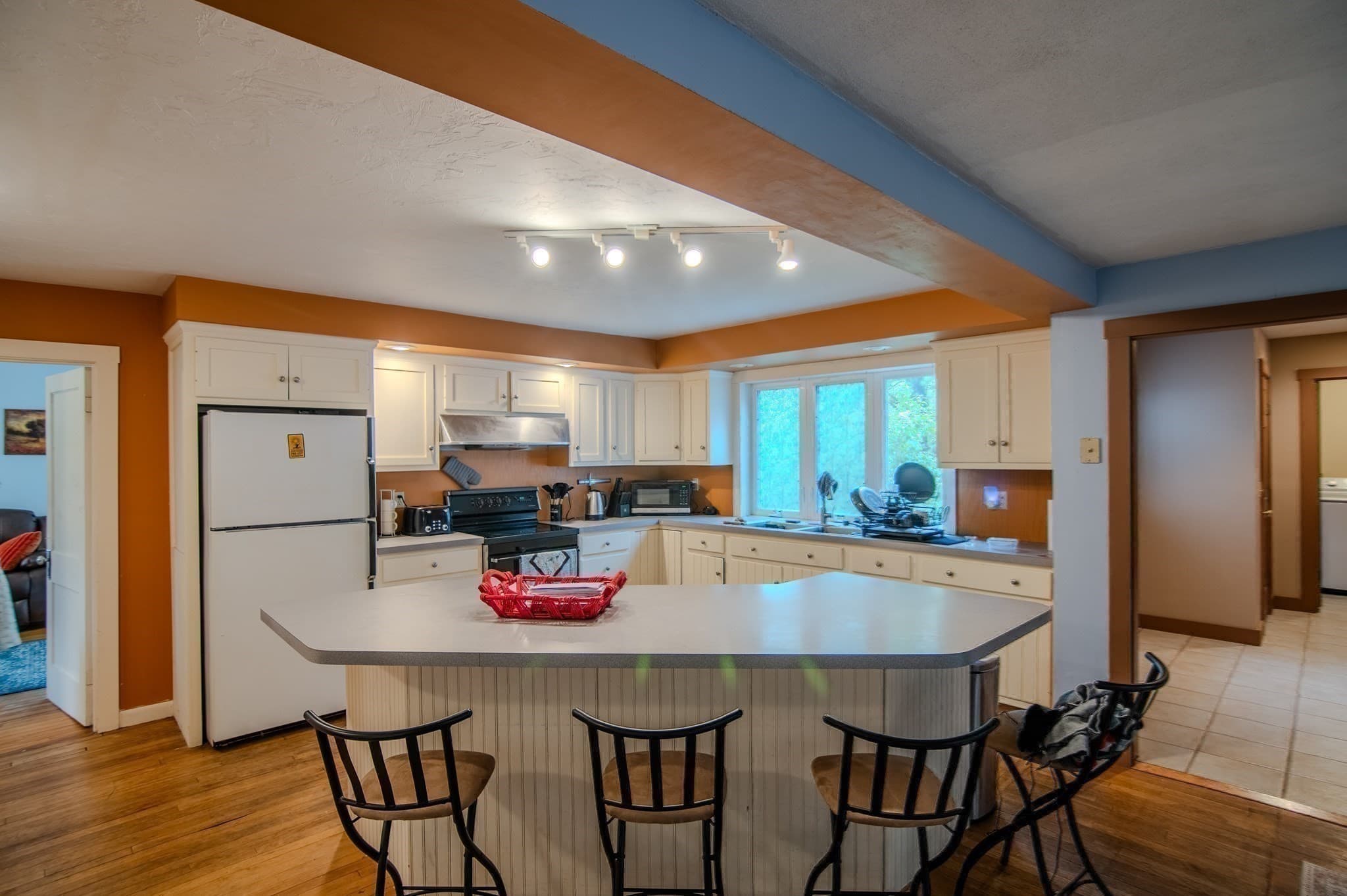 Single Family Residence at 919 Chase Rd, Lunenburg MA 01462, photo 7 of 18