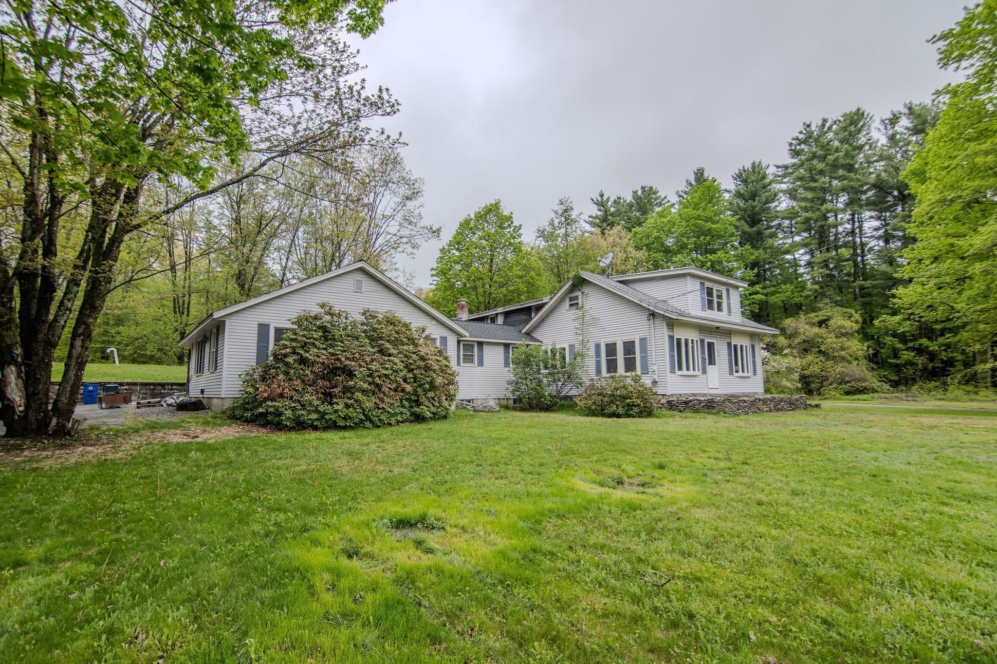 Single Family Residence at 919 Chase Rd, Lunenburg MA 01462, photo 4 of 18