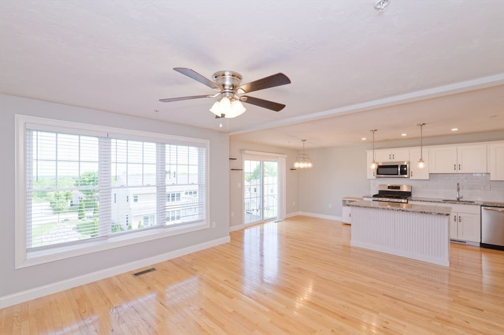 1204 Hazelwood Way # 1204, Clinton MA 01510 photo 6