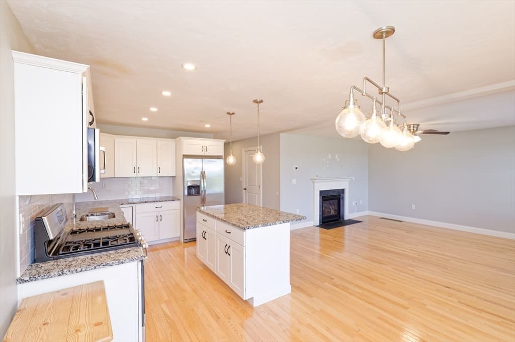 1204 Hazelwood Way # 1204, Clinton MA 01510 photo 7