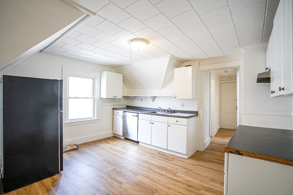 Attached (Townhouse/Rowhouse/Duplex) at 83-85 Wilmont St # 3, Springfield MA 01108, photo 2 of 12