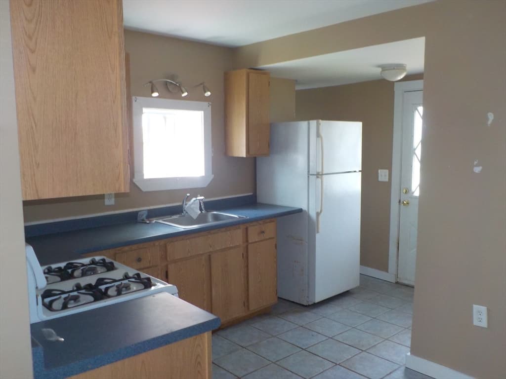85 Maplewood Ave, Swansea MA 02777 photo 16