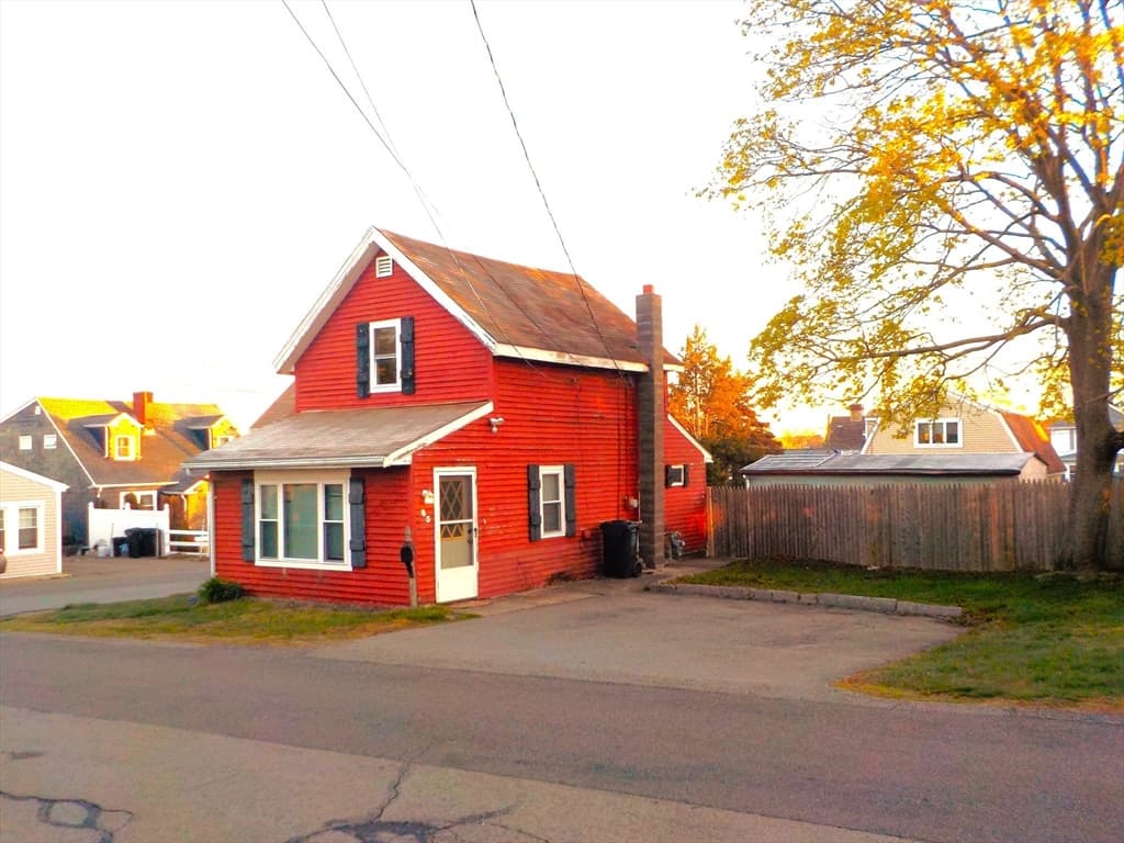 85 Maplewood Ave, Swansea MA 02777