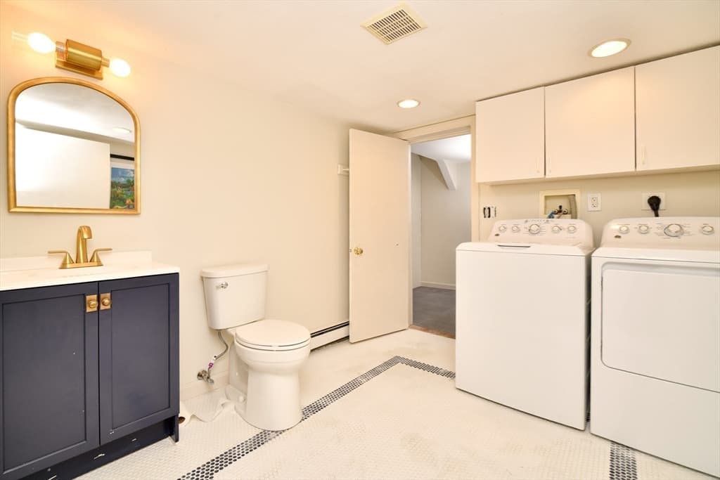 Single Family Residence at 619 N Main St, Mansfield MA 02048, photo 23 of 37