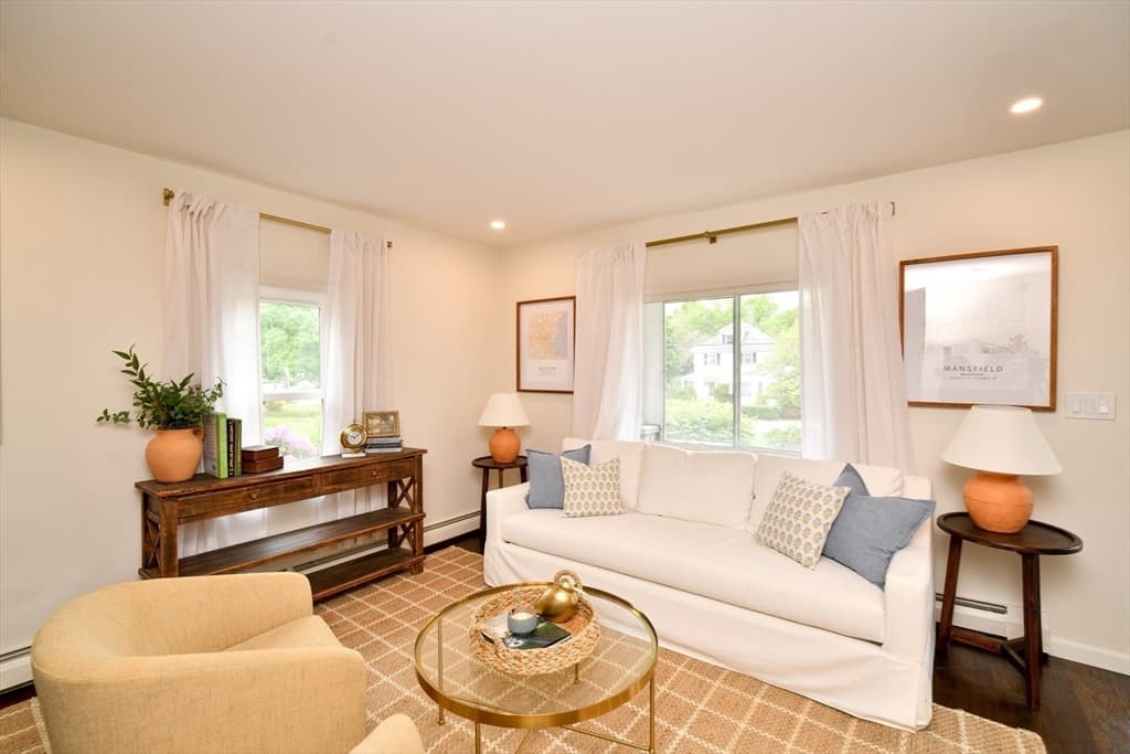 Single Family Residence at 619 N Main St, Mansfield MA 02048, photo 7 of 37