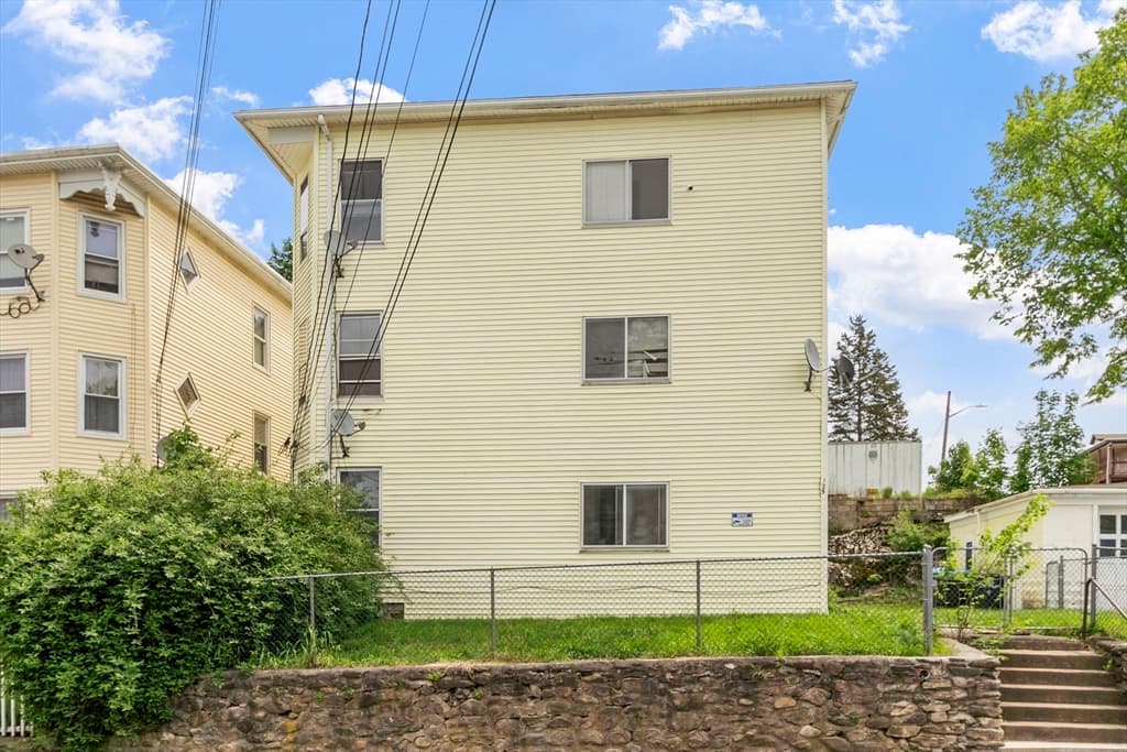 125 Cross St, Southbridge MA 01550 photo 4
