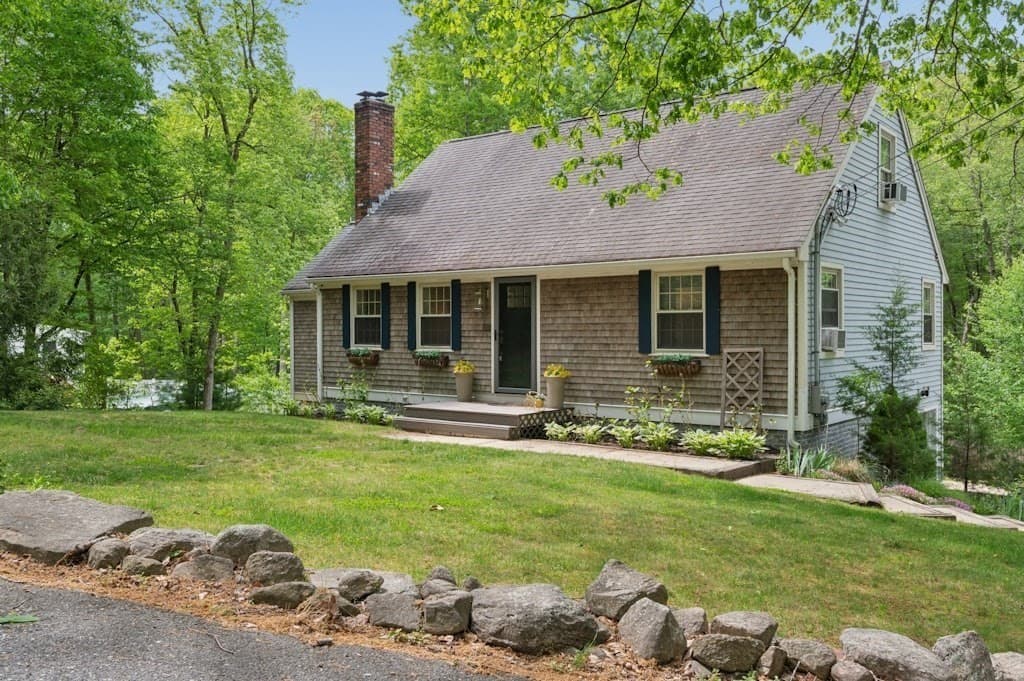 80 Webster St, Douglas MA 01516 photo 2