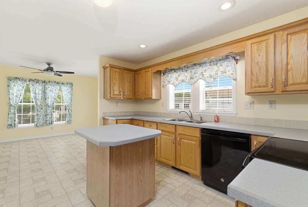 Single Family Residence at 4 Fairway Drive, Brockton MA 02301, photo 13 of 28
