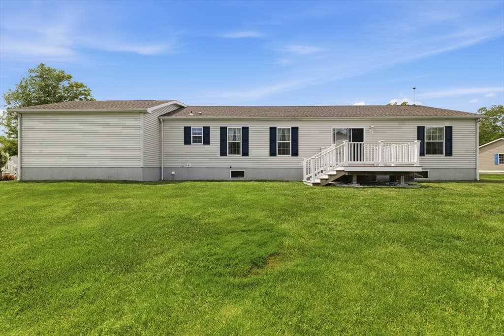 Single Family Residence at 4 Fairway Drive, Brockton MA 02301, photo 5 of 28