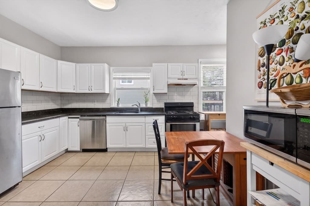 12 Schiller St, Boston MA 02130 photo 4