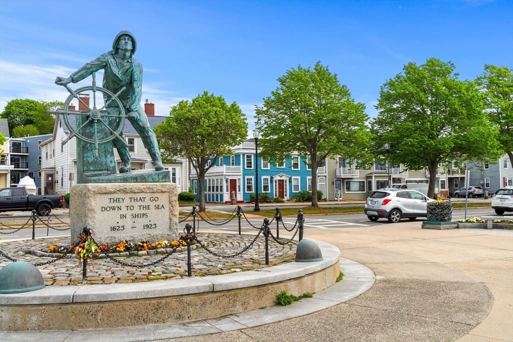 53 Western Ave, Gloucester MA 01930