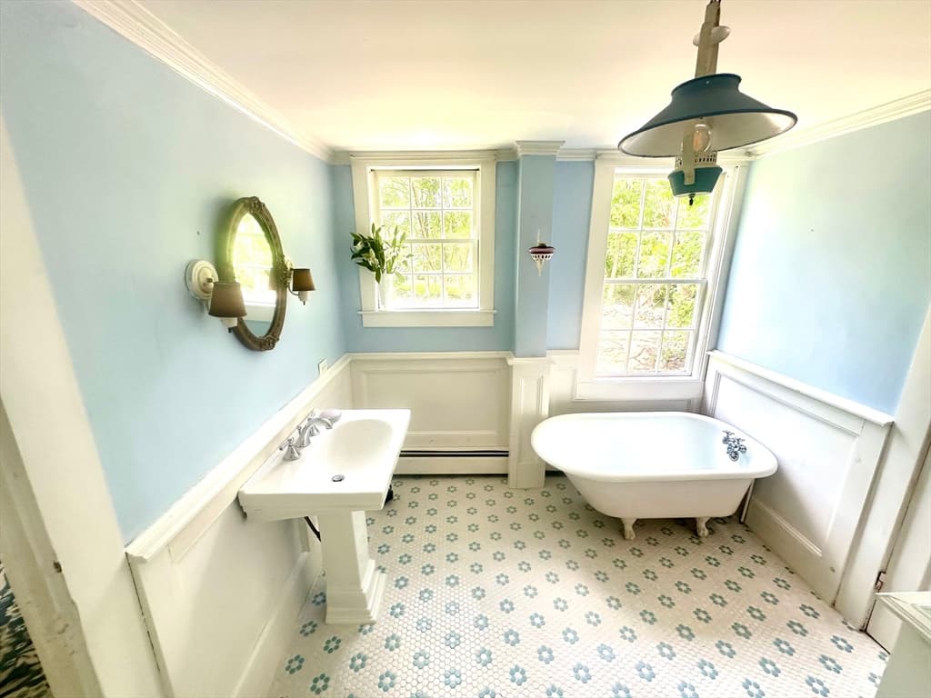 Single Family Residence at 1015 Hortonville Rd, Swansea MA 02777, photo 12 of 28