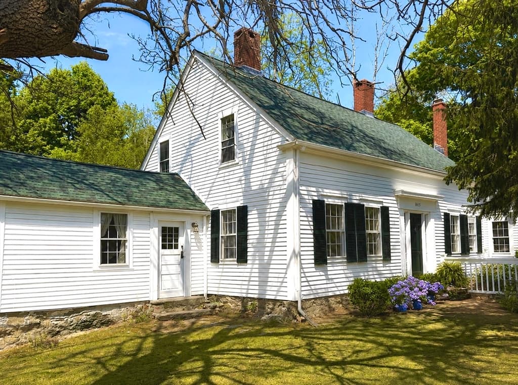 Single Family Residence at 1015 Hortonville Rd, Swansea MA 02777, photo 3 of 28