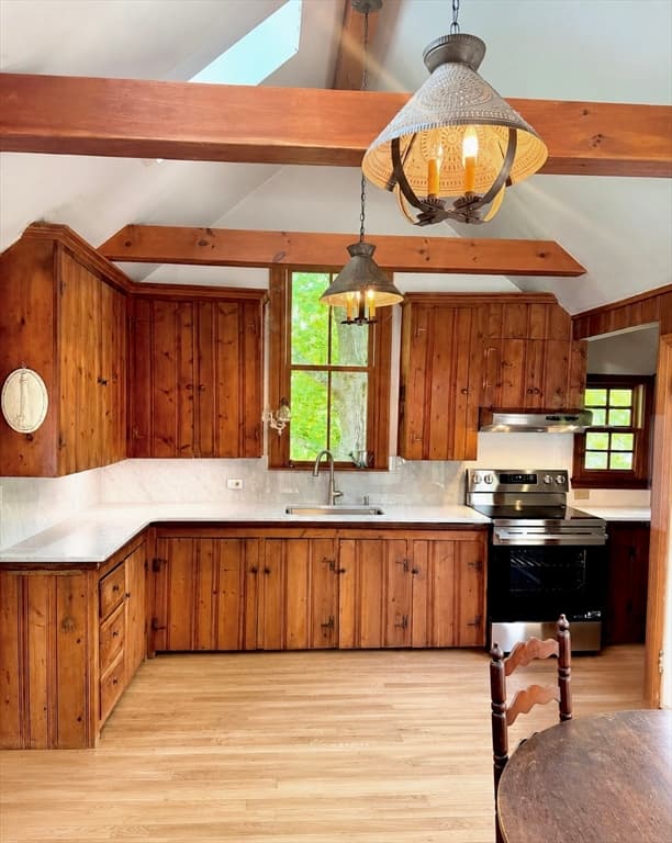 Single Family Residence at 1015 Hortonville Rd, Swansea MA 02777, photo 4 of 28