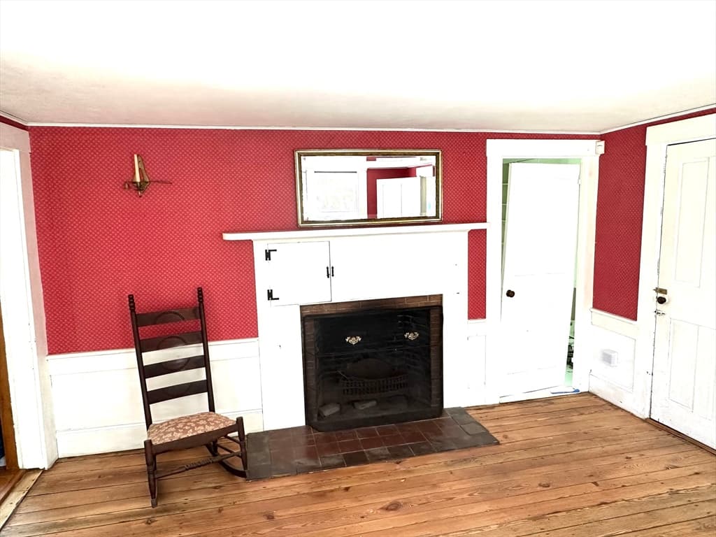 Single Family Residence at 1015 Hortonville Rd, Swansea MA 02777, photo 8 of 28