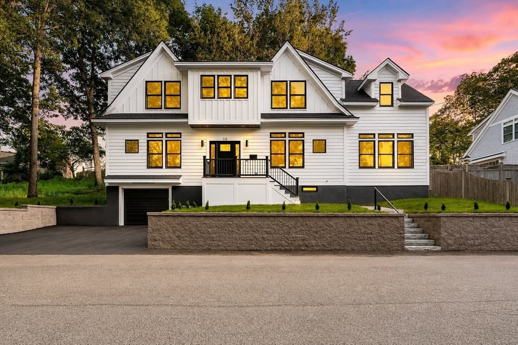 98 Evans Rd, Marblehead MA 01945