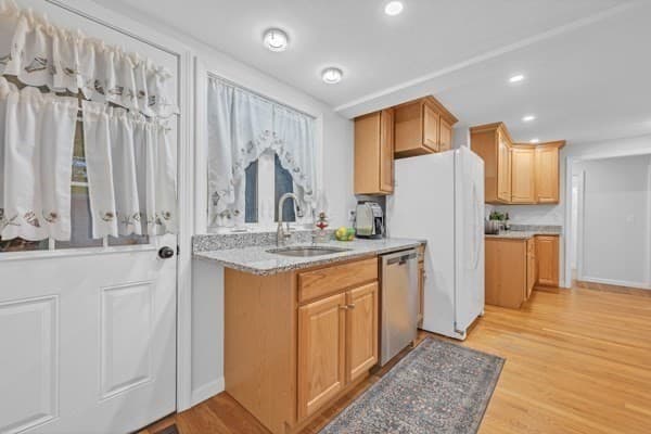 Single Family Residence at 5 1/2 W Sutton Rd, Sutton MA 01590, photo 12 of 30