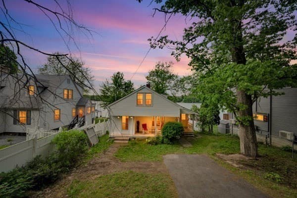 Single Family Residence at 5 1/2 W Sutton Rd, Sutton MA 01590, photo 3 of 30