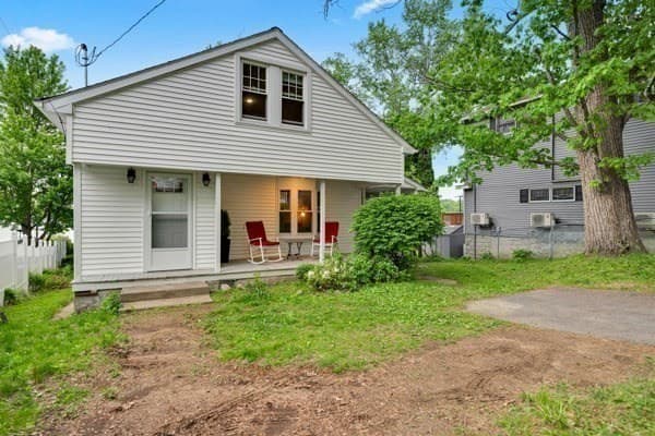 Single Family Residence at 5 1/2 W Sutton Rd, Sutton MA 01590, photo 5 of 30