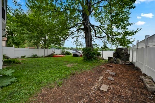 Single Family Residence at 5 1/2 W Sutton Rd, Sutton MA 01590, photo 25 of 30