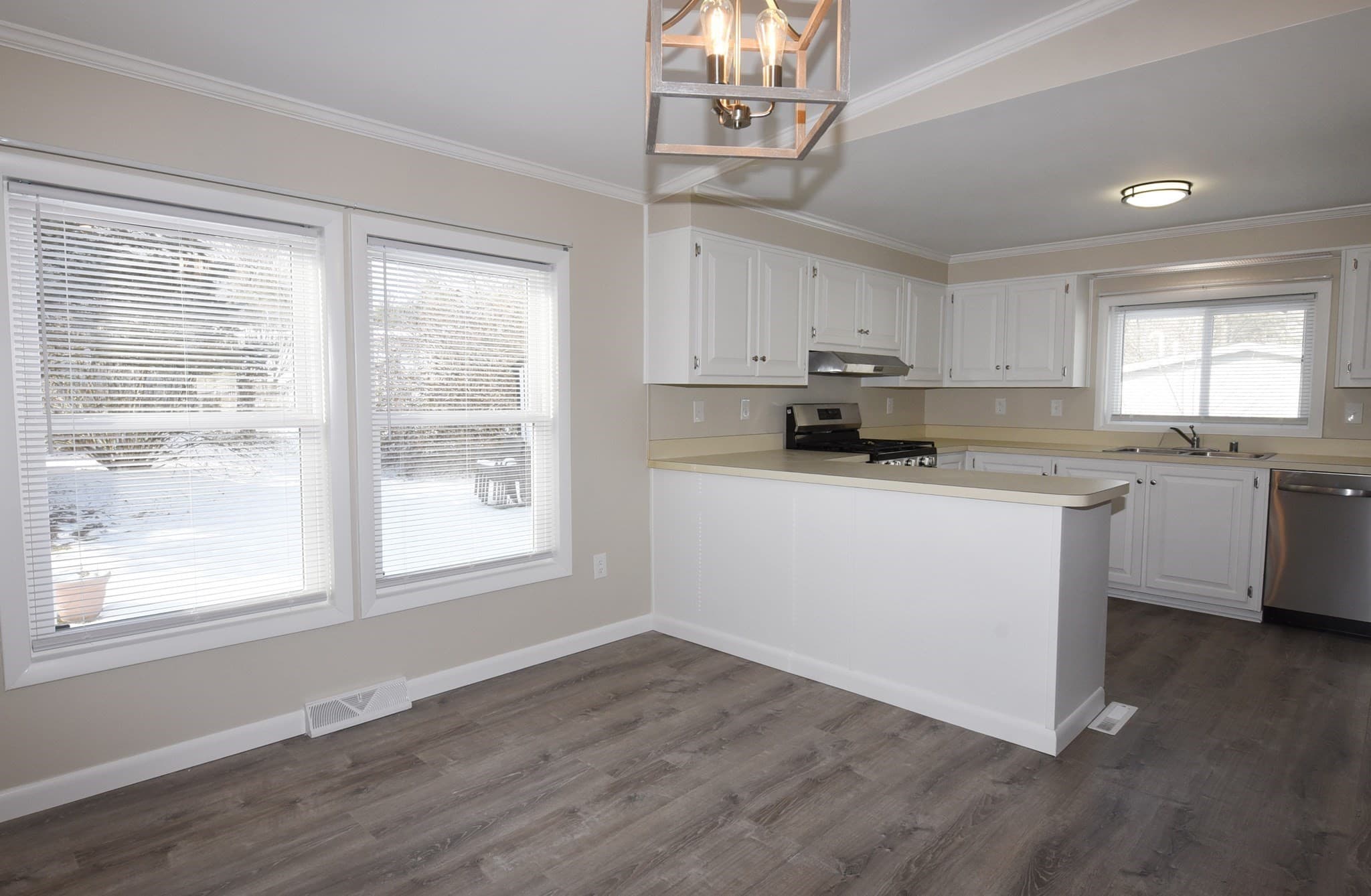 Mobile Home at 6 Canterbury Lane, Rockland MA 02370, photo 7 of 20