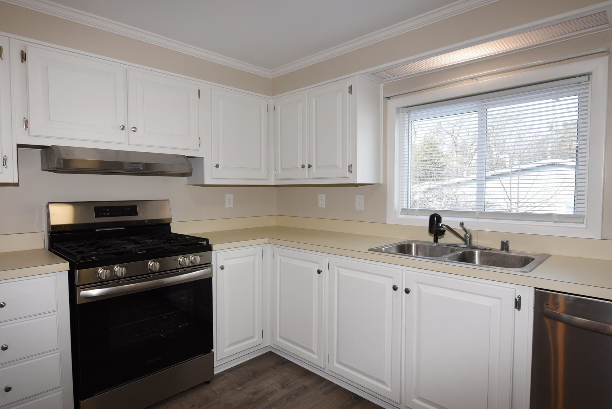 Mobile Home at 6 Canterbury Lane, Rockland MA 02370, photo 9 of 20