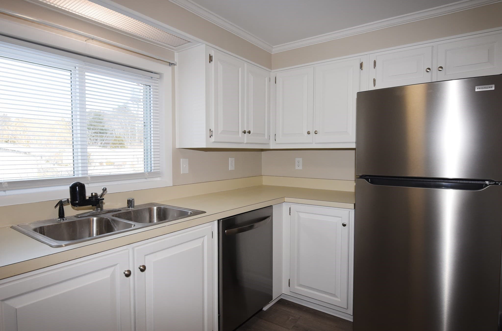 Mobile Home at 6 Canterbury Lane, Rockland MA 02370, photo 8 of 20