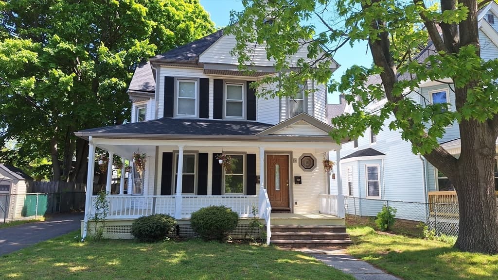 51 View St, Holyoke MA 01040 photo 2