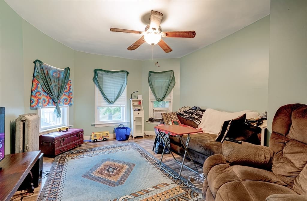 51 View St, Holyoke MA 01040 photo 13