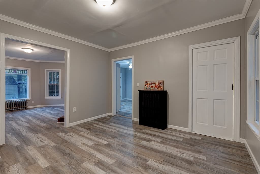 51 View St, Holyoke MA 01040 photo 3