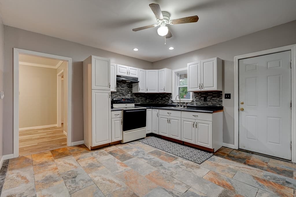 51 View St, Holyoke MA 01040 photo 10