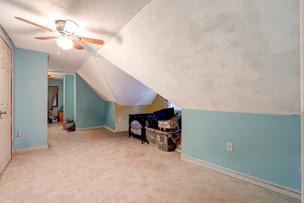 51 View St, Holyoke MA 01040 photo 18