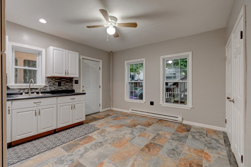 51 View St, Holyoke MA 01040 photo 8