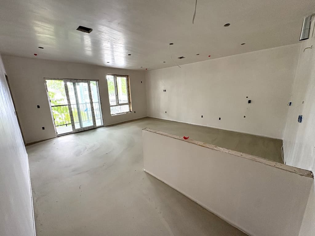 Condominium at 374 Athens Street # 1, Boston MA 02127, photo 6 of 10