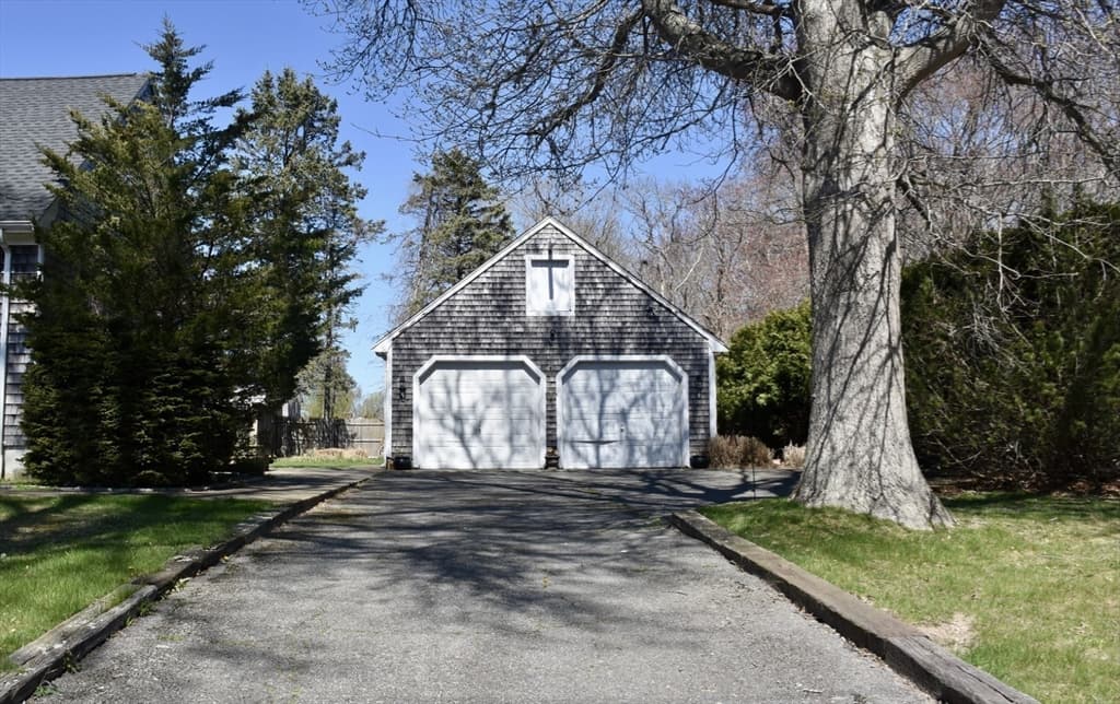 Single Family Residence at 33 Terry Drive, Dartmouth MA 02748, photo 3 of 19