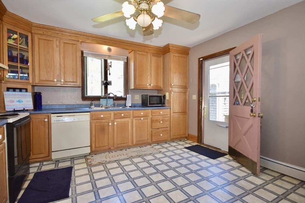Single Family Residence at 33 Terry Drive, Dartmouth MA 02748, photo 4 of 19