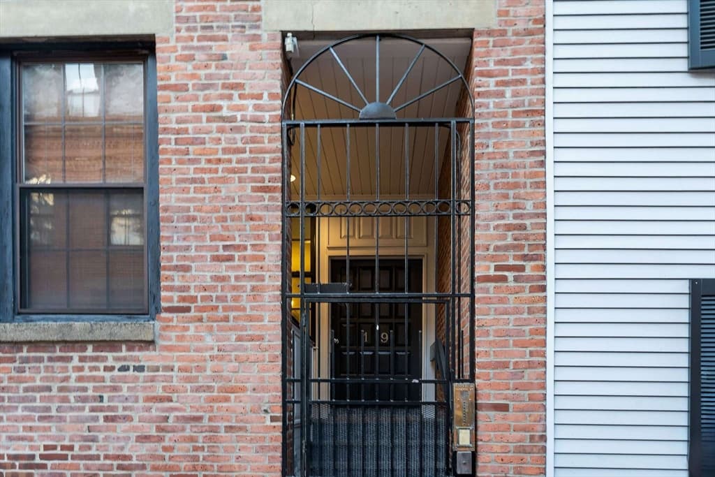 Condominium at 19 Fayette St # 3, Boston MA 02116, Boston, photo 2 of 11