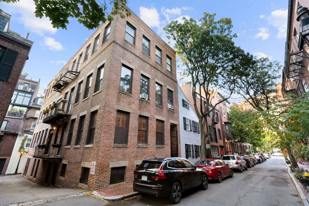 Condominium at 19 Fayette St # 3, Boston MA 02116, Boston