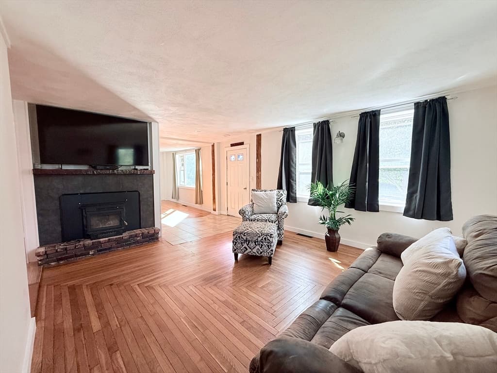 Single Family Residence at 975 S Main St, Bellingham MA 02019, photo 5 of 38
