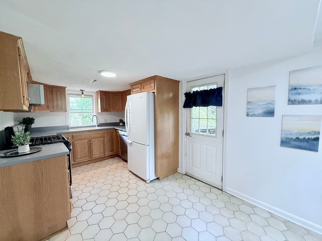 Single Family Residence at 975 S Main St, Bellingham MA 02019, photo 20 of 38