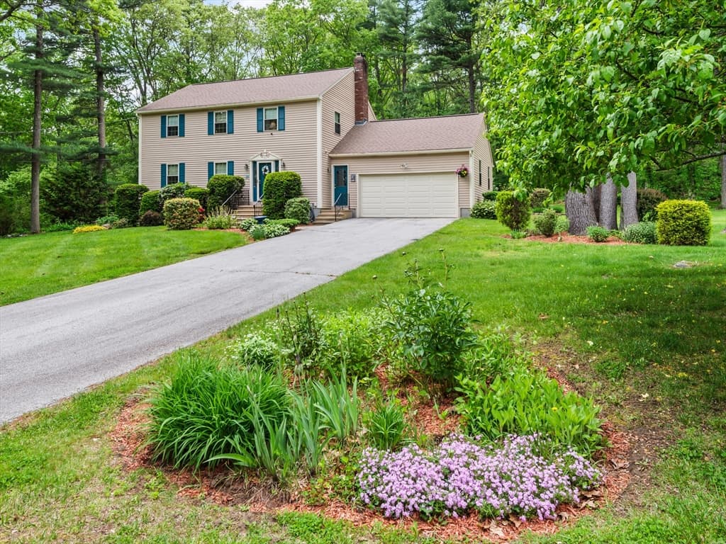 Single Family Residence at 3 Oakwood Dr, Webster MA 01570, Webster, photo 2 of 39