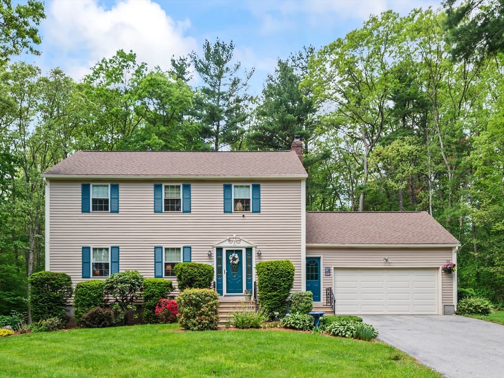3 Oakwood Dr, Webster MA 01570