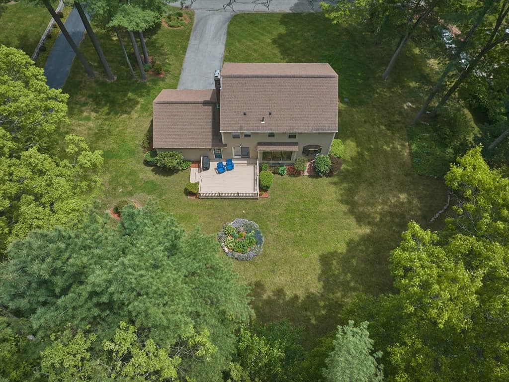 Single Family Residence at 3 Oakwood Dr, Webster MA 01570, Webster, photo 5 of 39