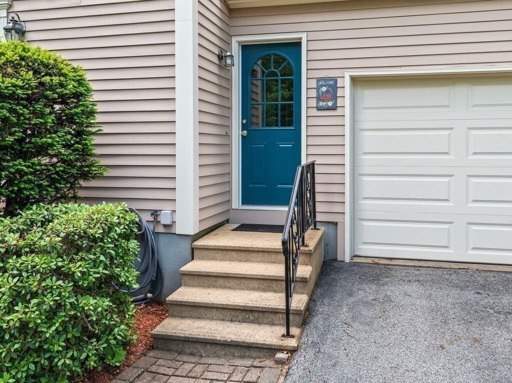 Single Family Residence at 3 Oakwood Dr, Webster MA 01570, Webster, photo 9 of 39