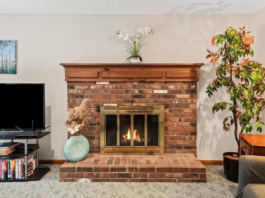 Single Family Residence at 3 Oakwood Dr, Webster MA 01570, Webster, photo 11 of 39