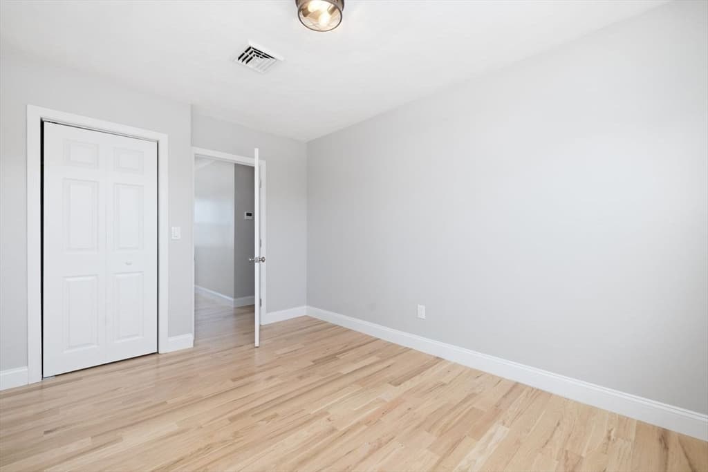 36 Kinnicutt Ave, Warren RI 02885 photo 9