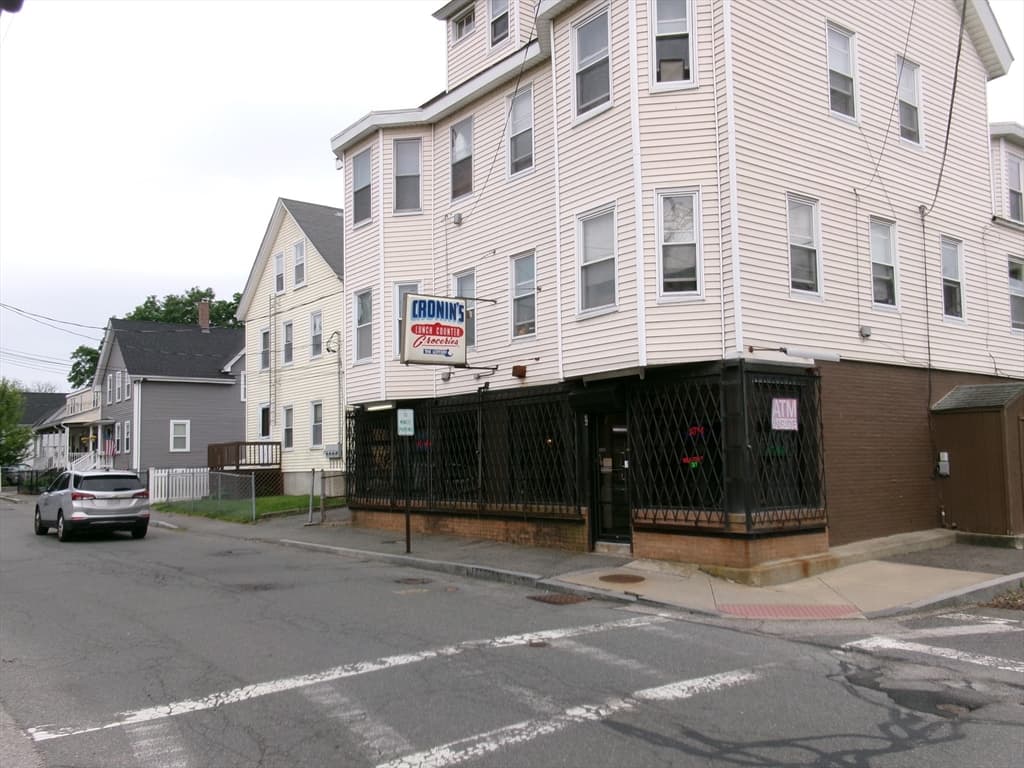4 Family at 38 Adams Street, Taunton MA 02780, Taunton, photo 6 of 9